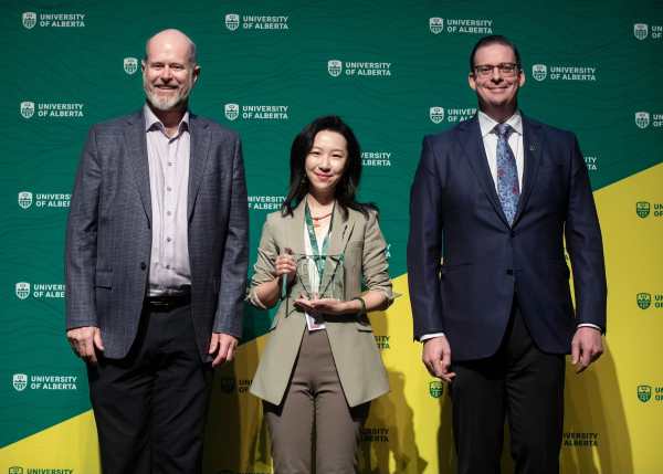 XiaoyunWang_UofA_Graduate Student Teaching Award.jpg